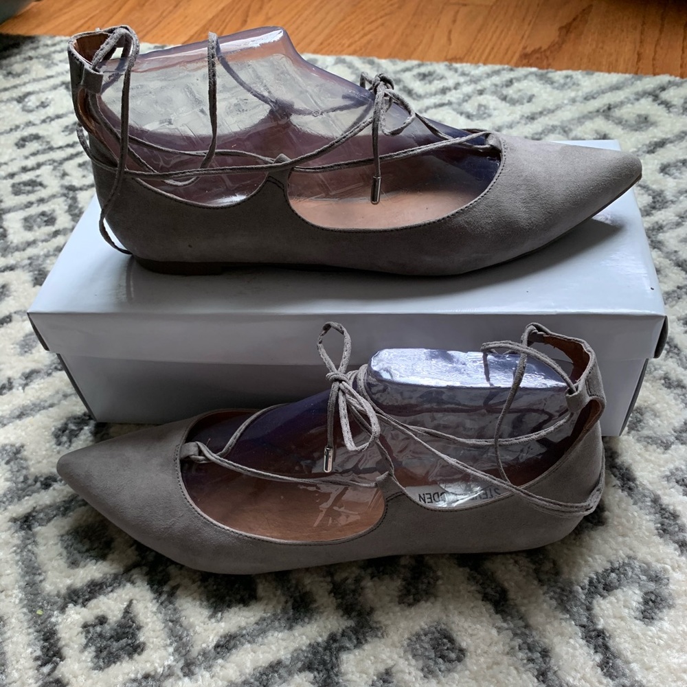 Steve Madden grey lecrew lace up flats